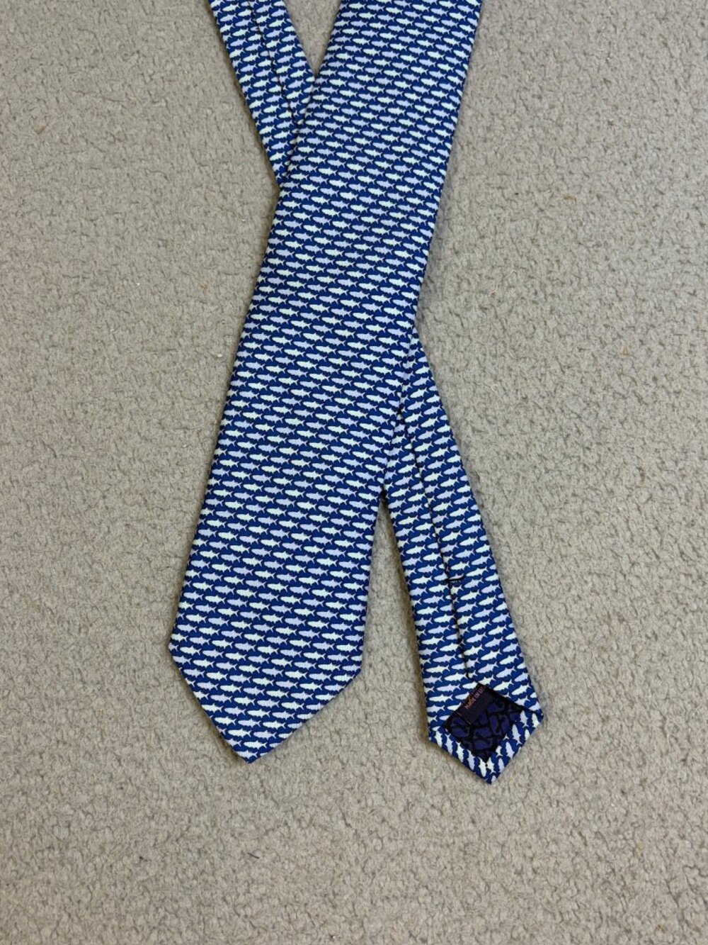Vineyard Vines Tie Mens Blue Shark Pattern Casual Party Business 100% Silk